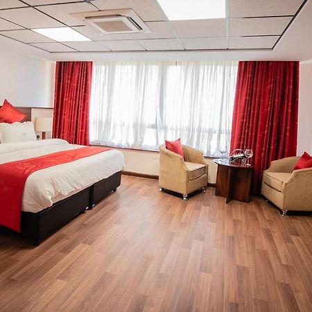 The Crossroads Hotel, Westlands Nairobi Buitenkant foto