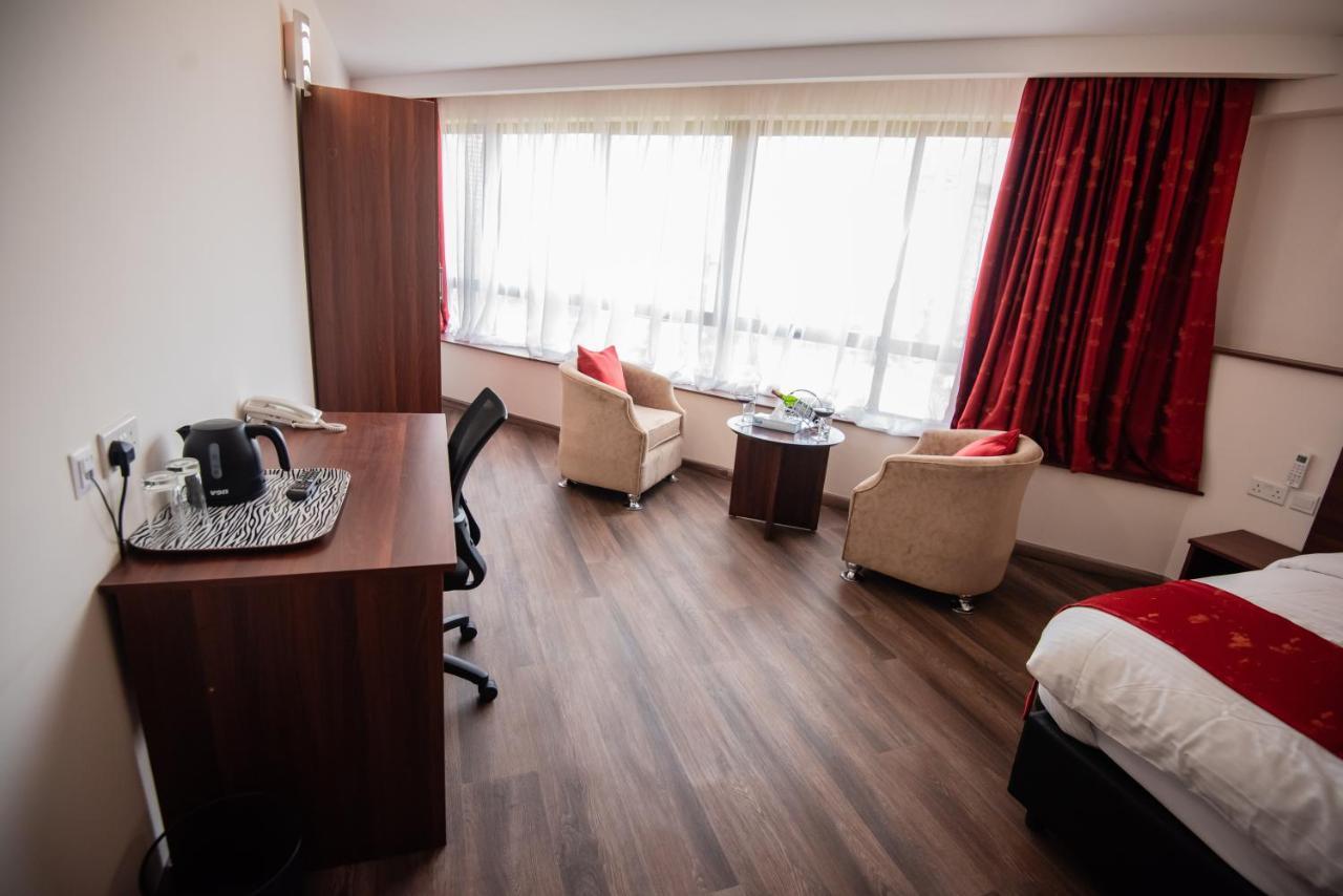 The Crossroads Hotel, Westlands Nairobi Buitenkant foto